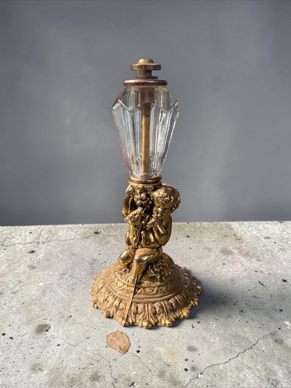 VINTAGE HOLLYWOOD REGENCY FIGURAL CHERUB LAMP BASE ORNATE BRASS FACETED